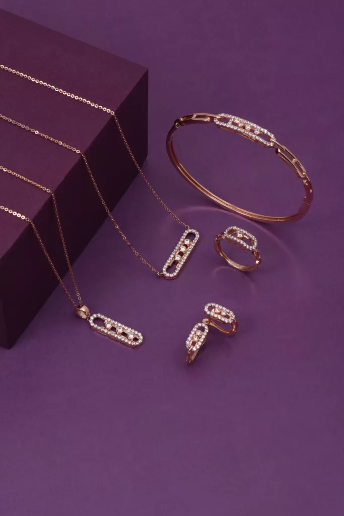 perhiasan kalung emas unik