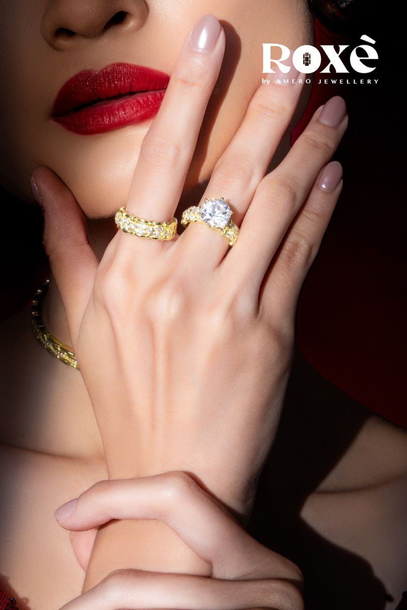 cincin di jari manis kiri artinya